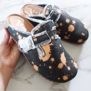 Very G Picnic Black Clogs